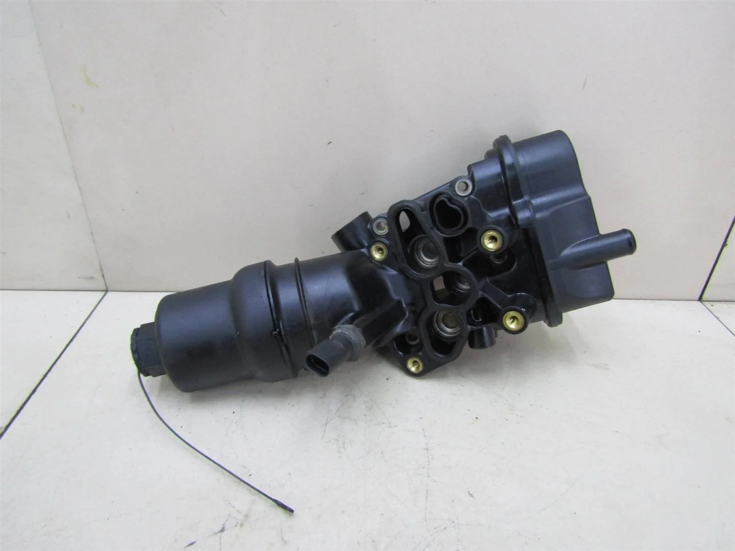 Корпус масляного фильтра VW Passat (B6) 2005-2010  [06D115397J]  2.0 FSI в Вологде