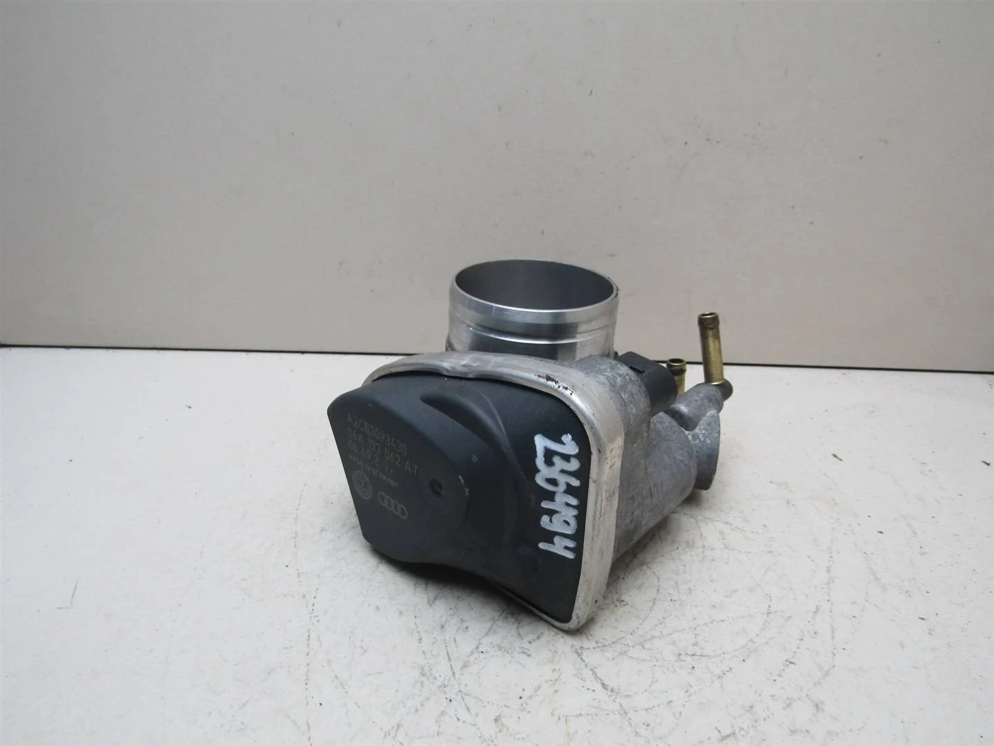 Заслонка дроссельная Skoda Octavia (A5 1Z-) 2004-2013  [06A133062AT]  1.6 8V BSE в Вологде