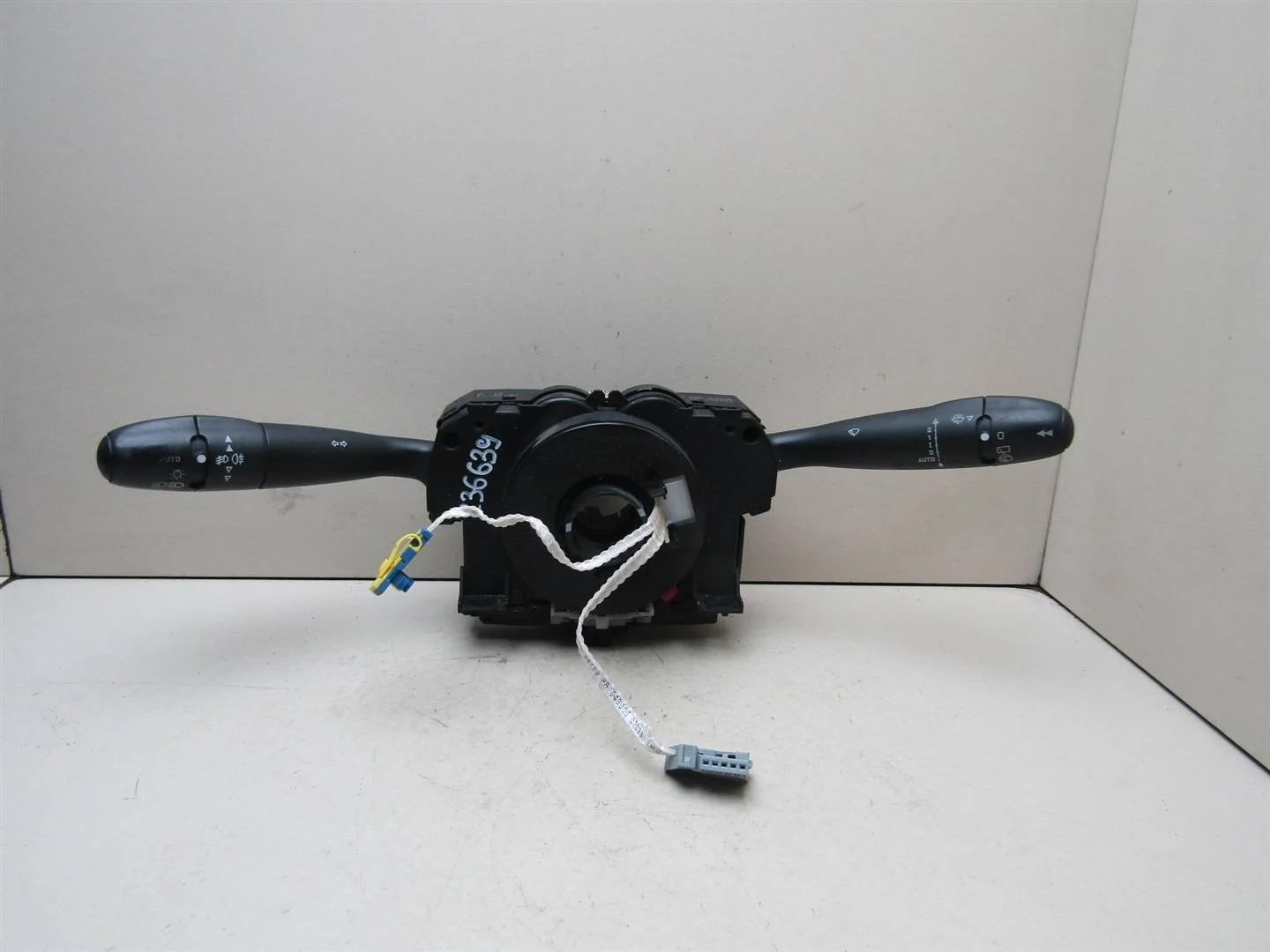 Переключатель подрулевой в сборе Peugeot 408 2012-нв  [96784779XT]  1.6 16V NFU  в Вологде
