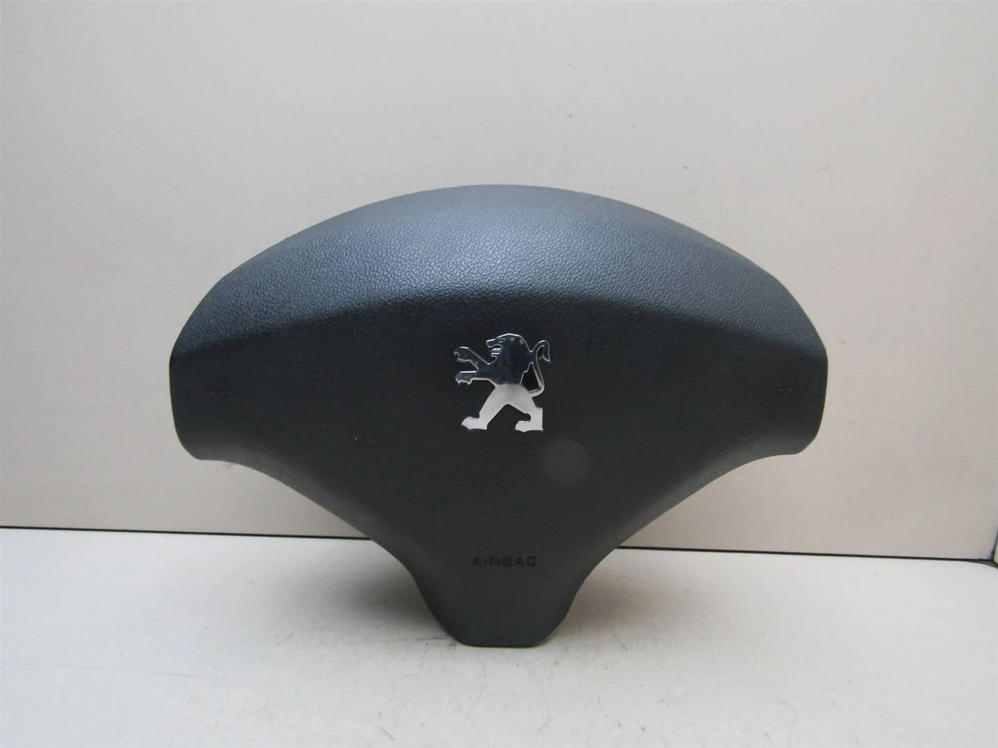 Подушка безопасности в рулевое колесо Peugeot 408 2012-нв  [4112QQ ]  1.6 16V NFU  в Вологде
