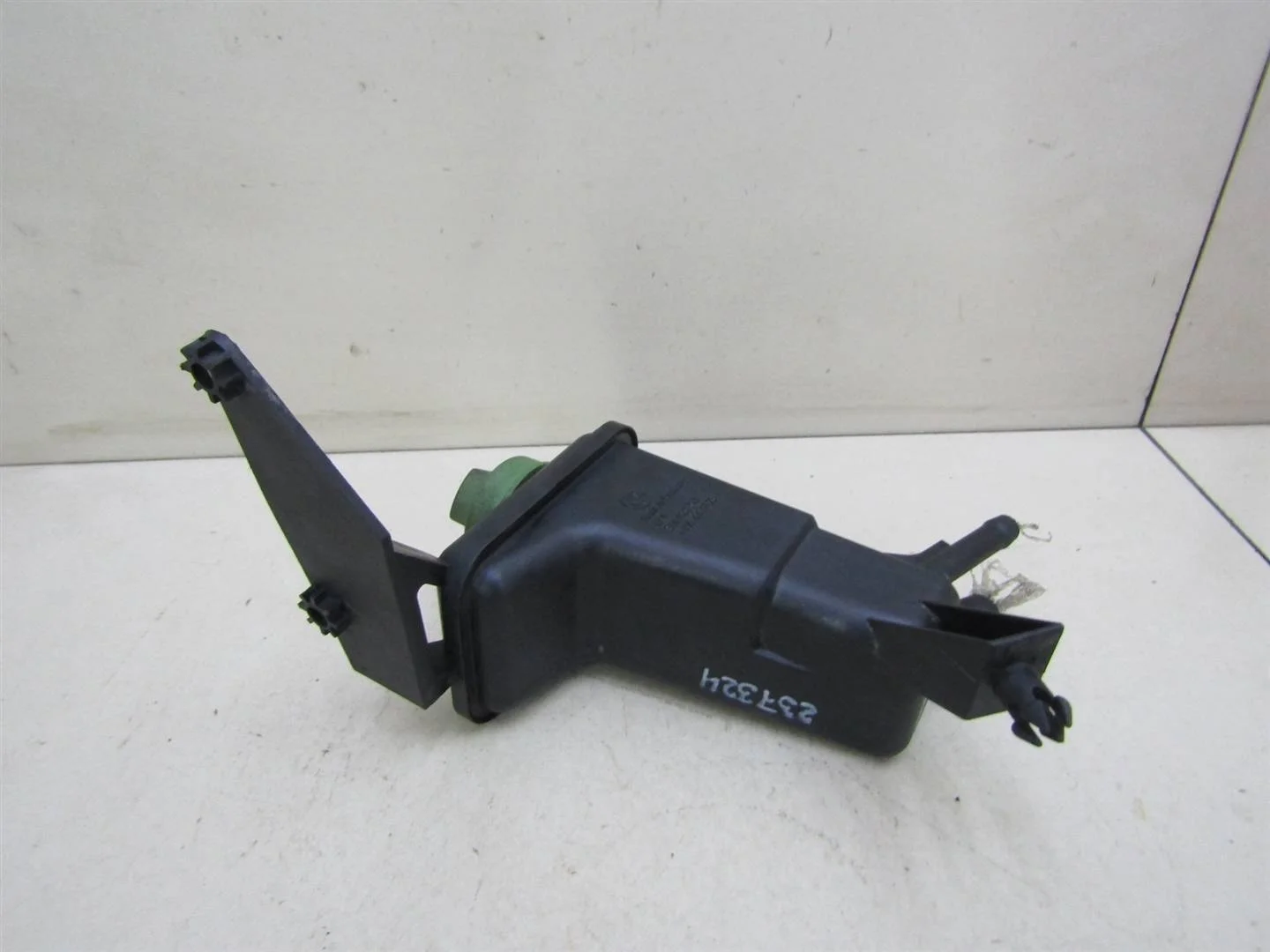 Бачок гидроусилителя VW Passat (B5+) 2000-2005  [3B0422371]  1.8T 20V AWM  в Вологде