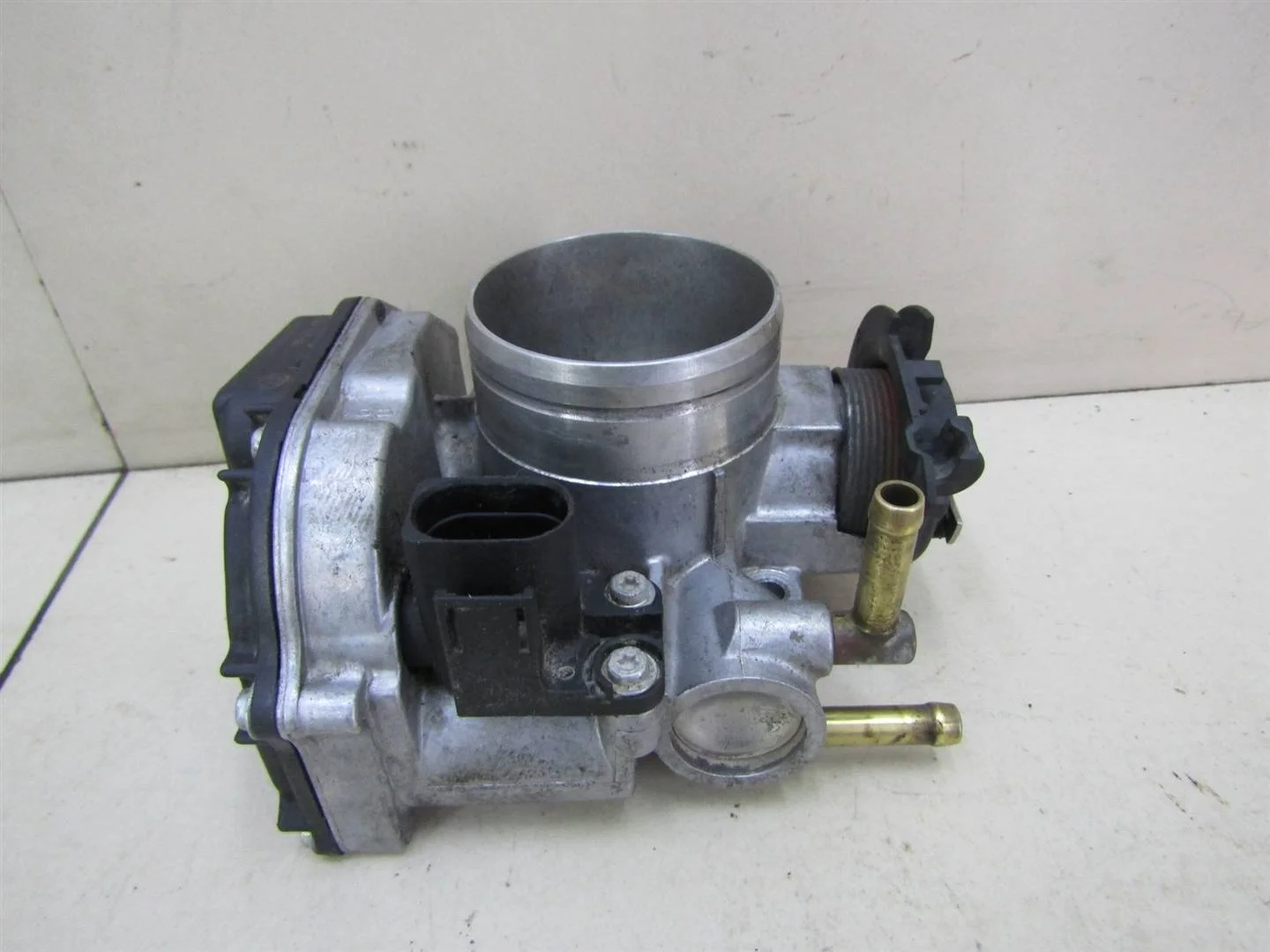 Заслонка дроссельная VW Golf IV \Bora 1997-2005  [06A133064J]  1.6 AKL в Вологде