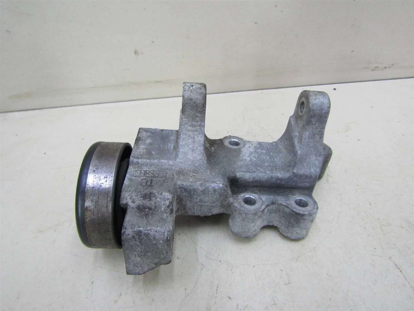 Кронштейн генератора Chevrolet Aveo (T250) 2005-2011  [25181331]  1.2 16V B12D1 в Вологде