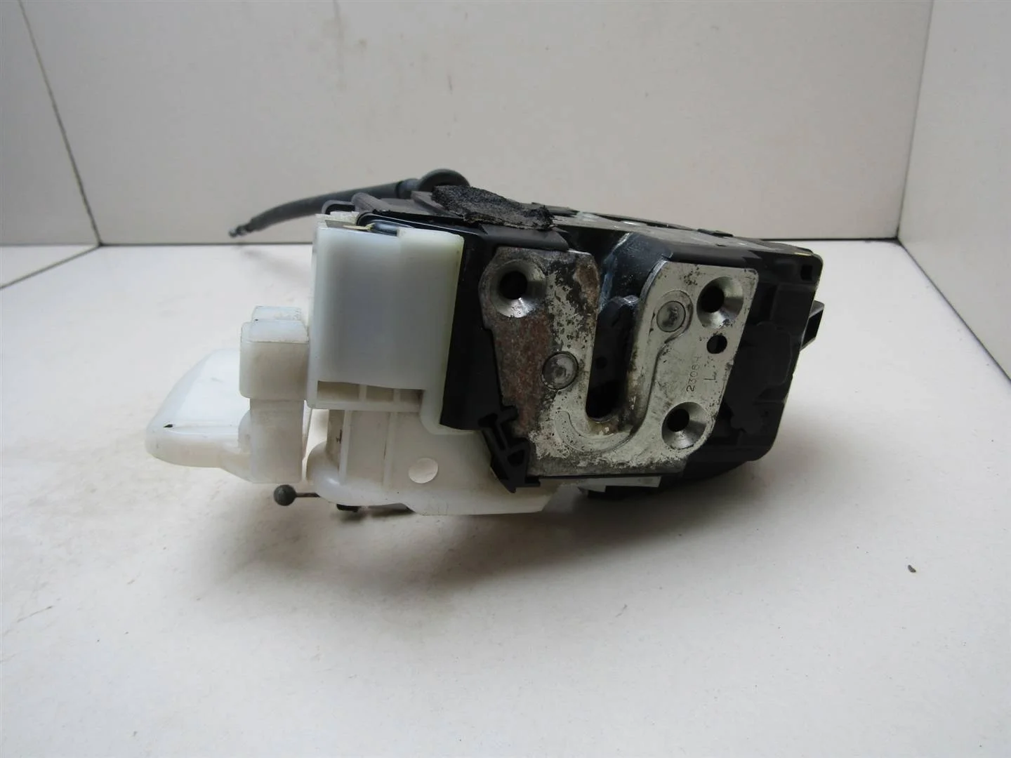 Замок двери передней левой Kia Ceed 2007-2012  [813101H000]  1.6 16v G4FC в Вологде
