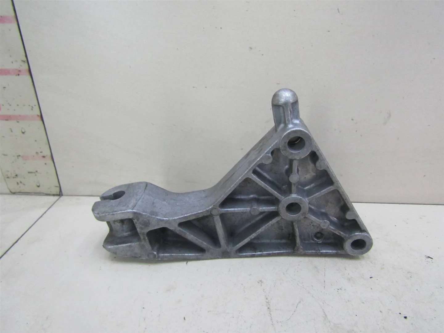 Кронштейн опоры двигателя Opel Astra H \ Family 2004-2015  [13174501]  1.4 1.6 1.8 в Вологде