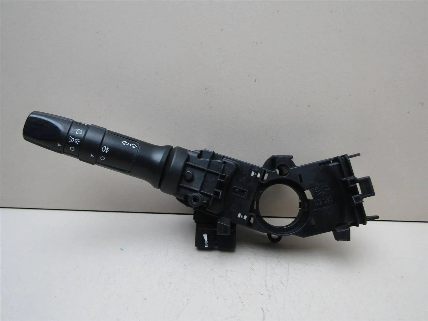 Переключатель поворотов подрулевой Kia RIO 2011-2017  [934101R520]  1.4 16V  G4FA в Вологде