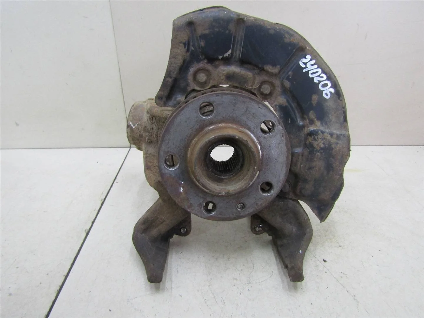 Кулак поворотный передний левый Skoda Octavia (A4 1U-) 2000-2011  [1J0407255N]  1,4 BCA в Вологде