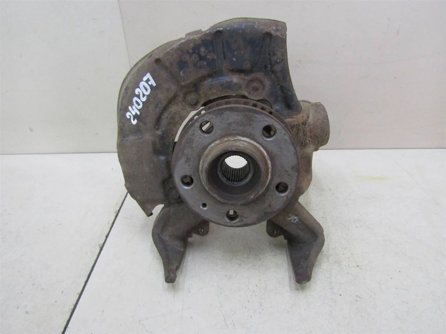 Кулак поворотный передний правый Skoda Octavia (A4 1U-) 2000-2011  [1J0407256N]  1,4 BCA в Вологде