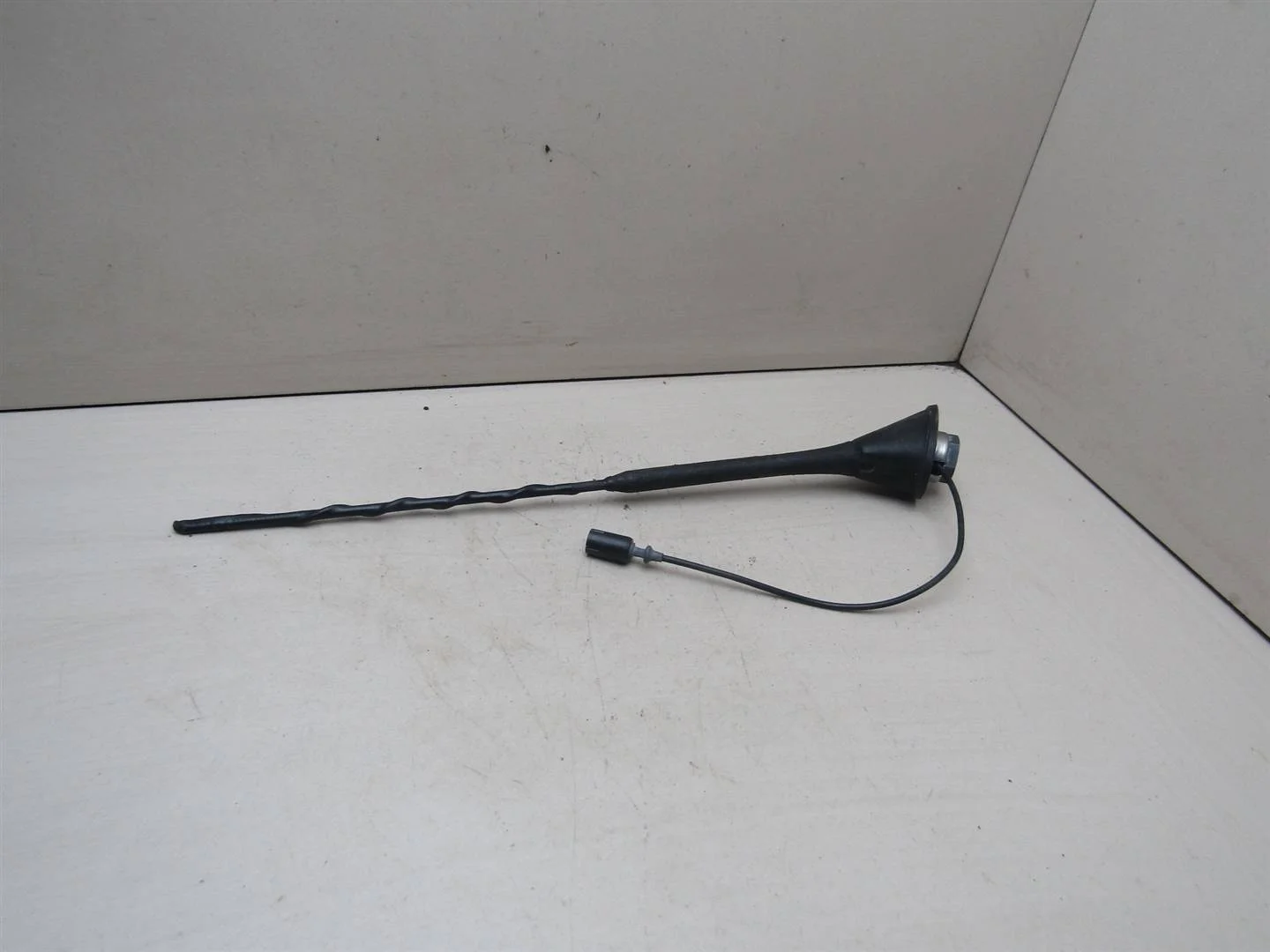 Антенна Skoda Octavia (A4 1U-) 2000-2011  [1U0035505F]  1,4 BCA в Вологде