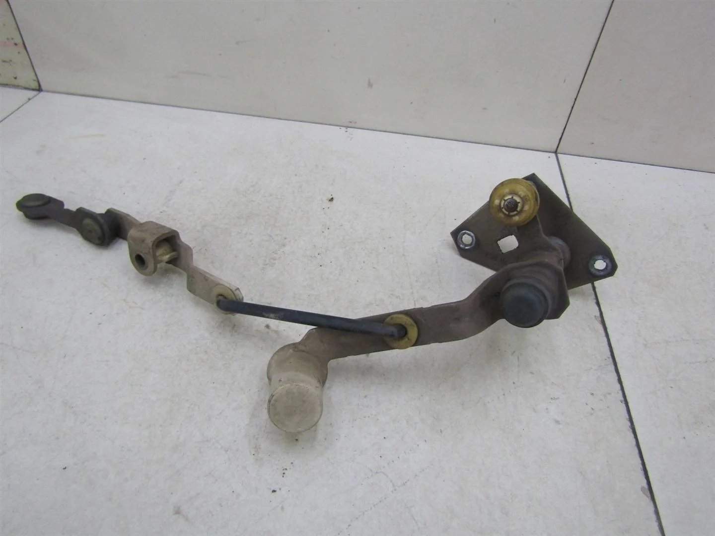 Кронштейн КПП Skoda Octavia (A4 1U-) 2000-2011  [1J0711076G]  1,4 BCA в Вологде