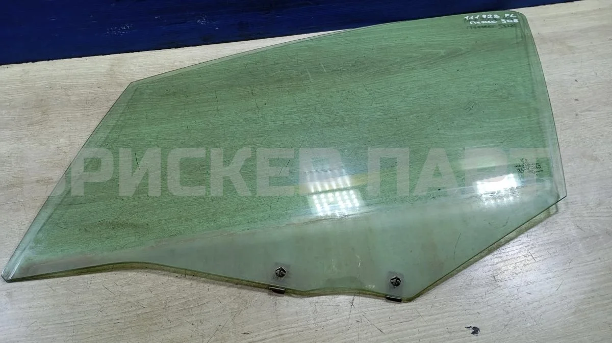 Стекло двери передней Пежо 308