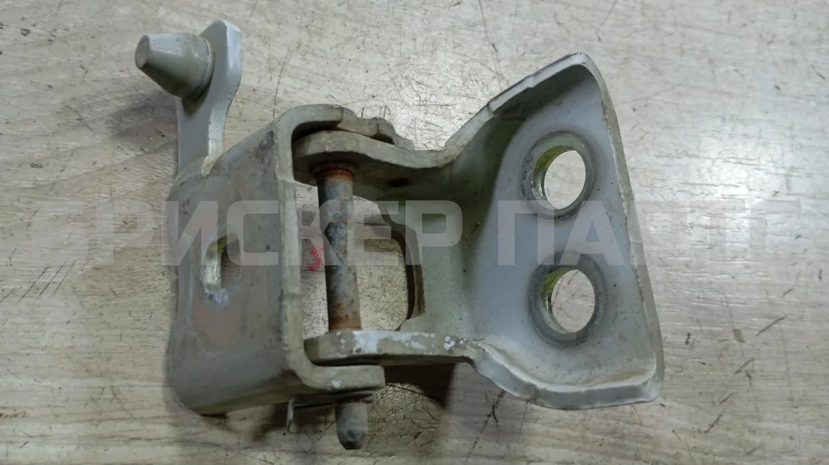 Петля двери пер правой Пежо 308