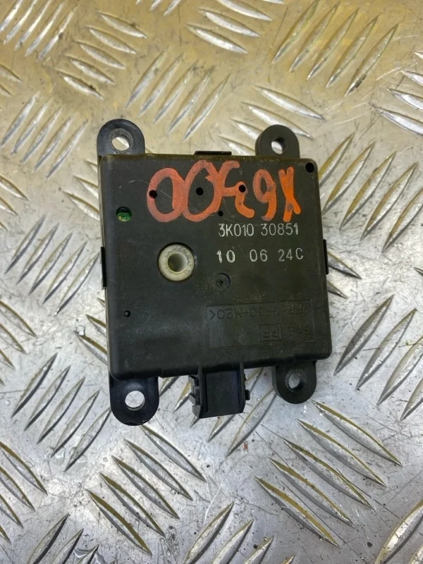 Моторчик заслонки печки Infiniti Fx 30D ( 2002-2013) 2010 3K01030851 3.0 D V9X