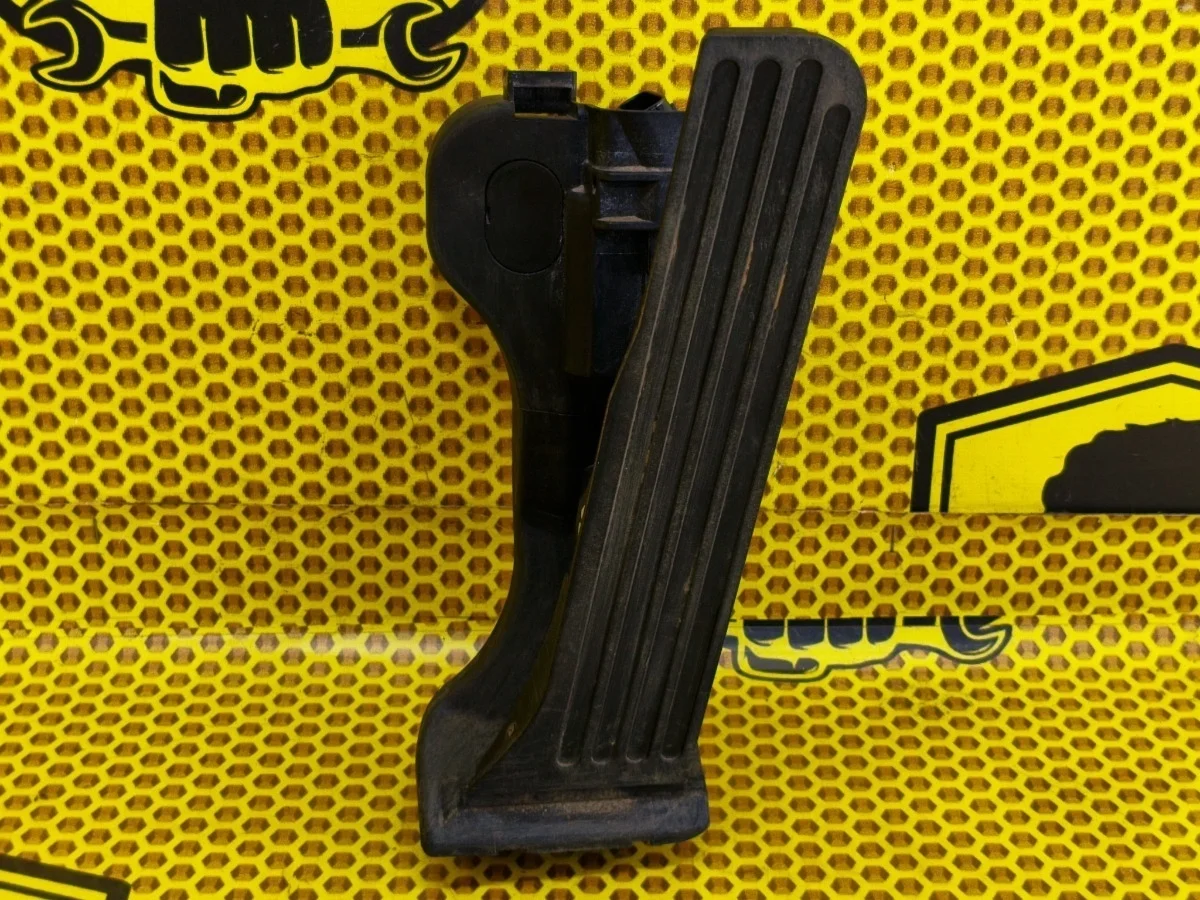 Педаль газа Volkswagen Passat 2013 B7
