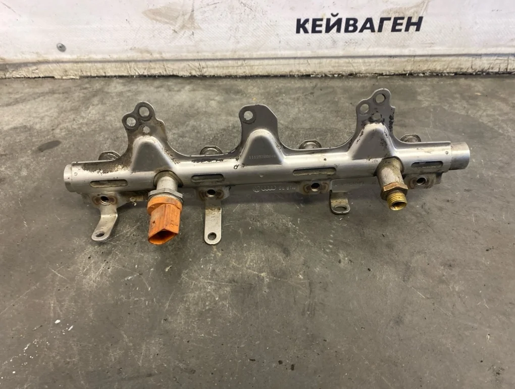 Рампа топливная с датчиком давления Volkswagen Passat 2011 B7