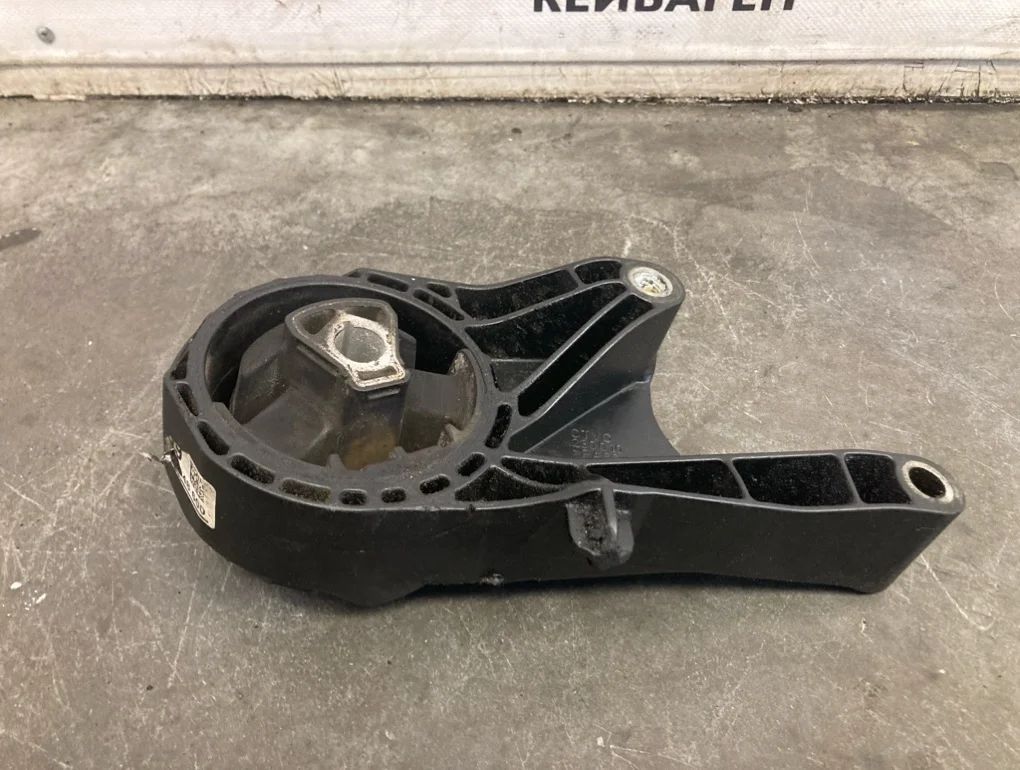 Кронштейн двигателя Opel Astra 2012 J