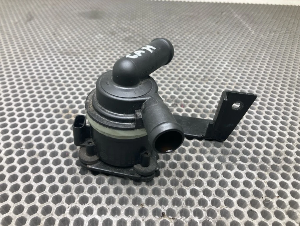 Помпа дополнительная Volkswagen Golf 2009 5K