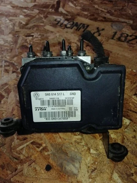 Блок abs Volkswagen Tiguan 5N
