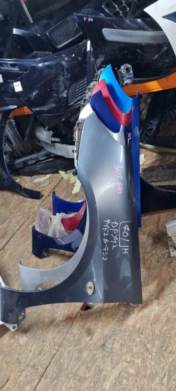 Крыло Peugeot 307 2002 хечбек