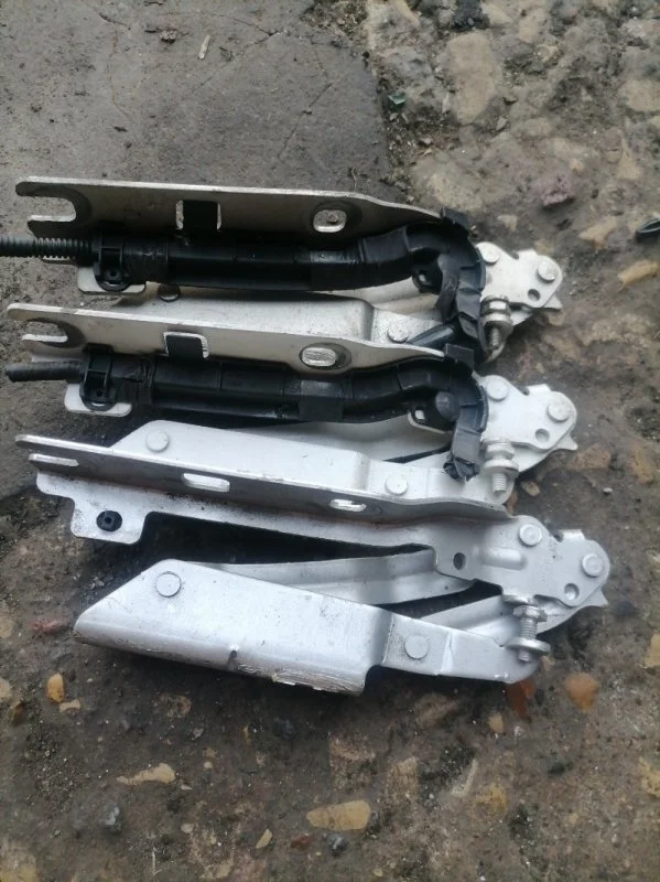 Петля капота Volkswagen Jetta 2008 1K2