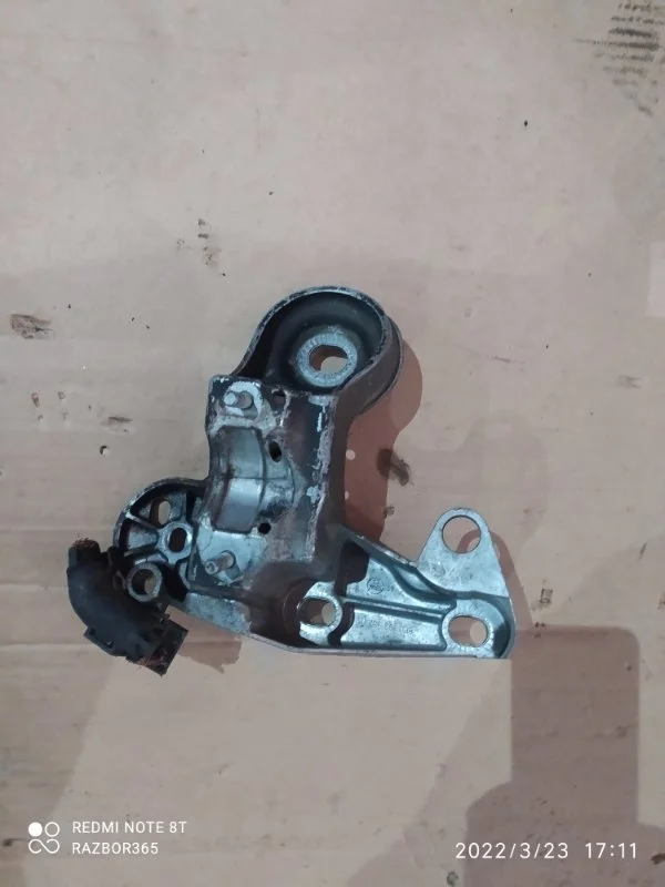 Кронштейн опоры двигателя AUDi A4 2002 8E2