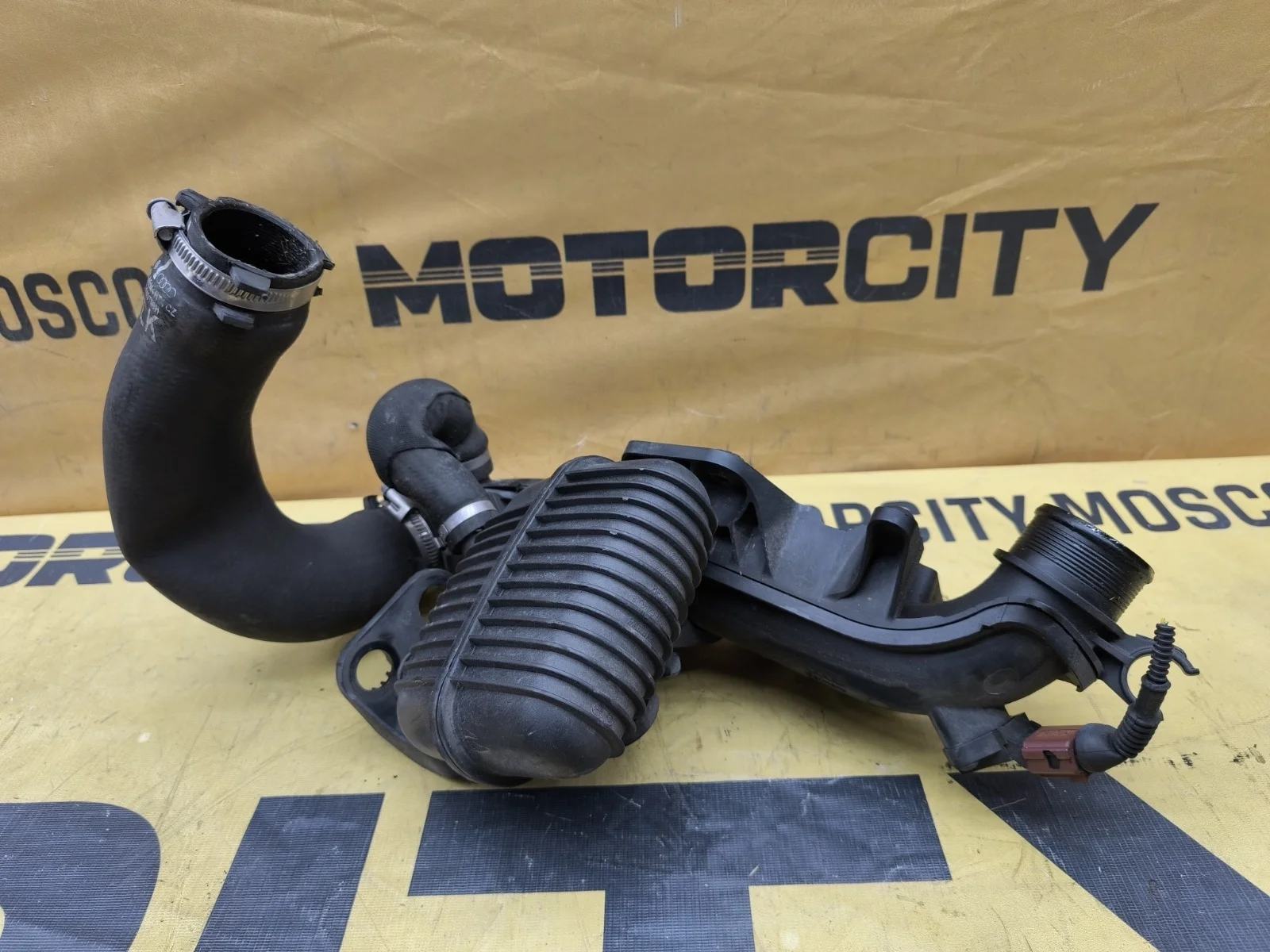 Патрубок интеркулера AUDI A5 2011