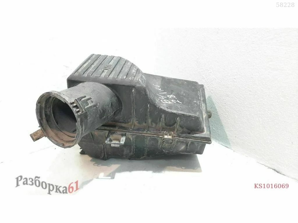 Корпус воздушного фильтра 2.8 VR6 AAA (1. Двигатель)