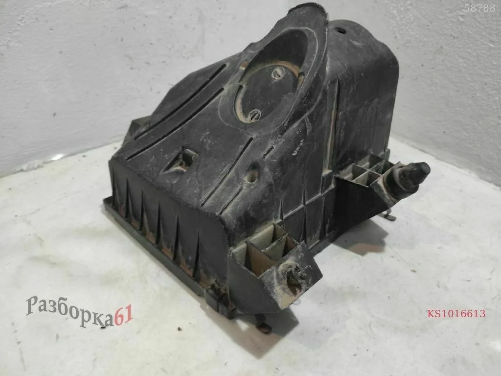 Корпус воздушного фильтра 2.8 V6 Нижняя часть. (1. Двигатель)