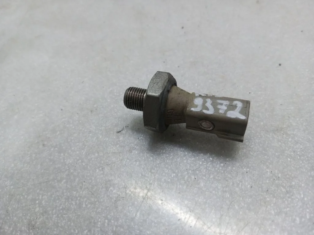 Датчик давления масла 0,75-1,5 bar, серый. (9. Электрооборудование)