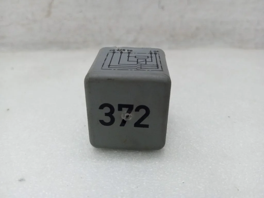 Реле топливного насоса № 208, 372 (9. Электрооборудование)