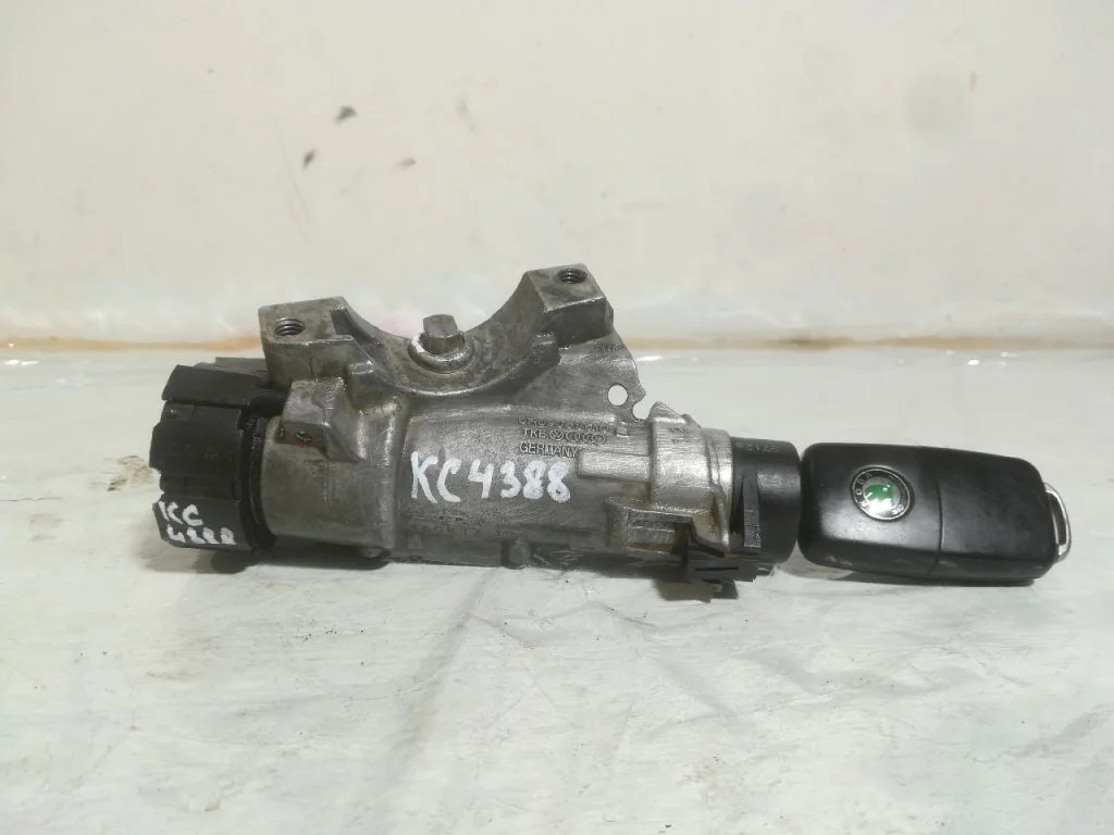 Замок зажигания с контактной группой 6R0905865 Есть дополнительный ключь за отдельные деньги. (9. Электрооборудование)