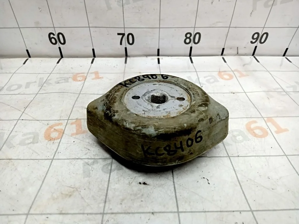 Подушка кпп Правая Возможно не оригинал. (3. Коробка передач)