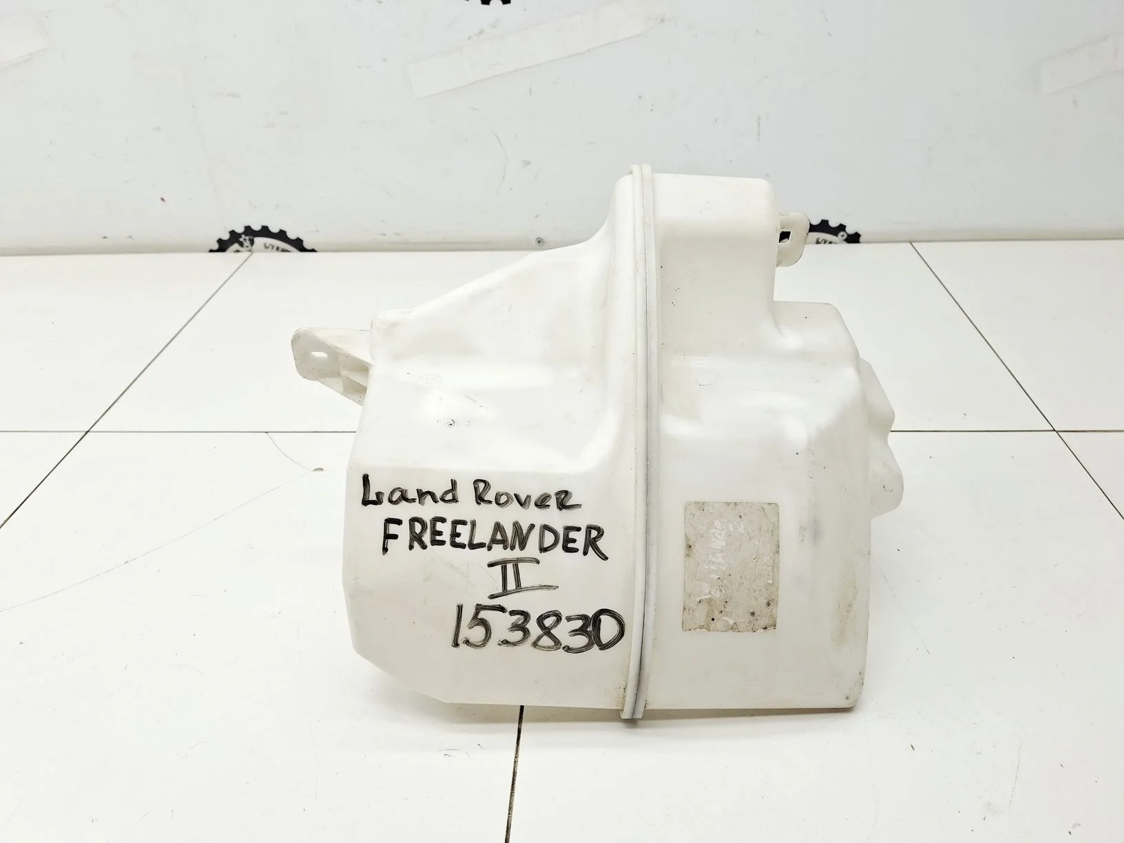 бачок омывателя лобового стекла Land Rover Freelander II 2006-2014