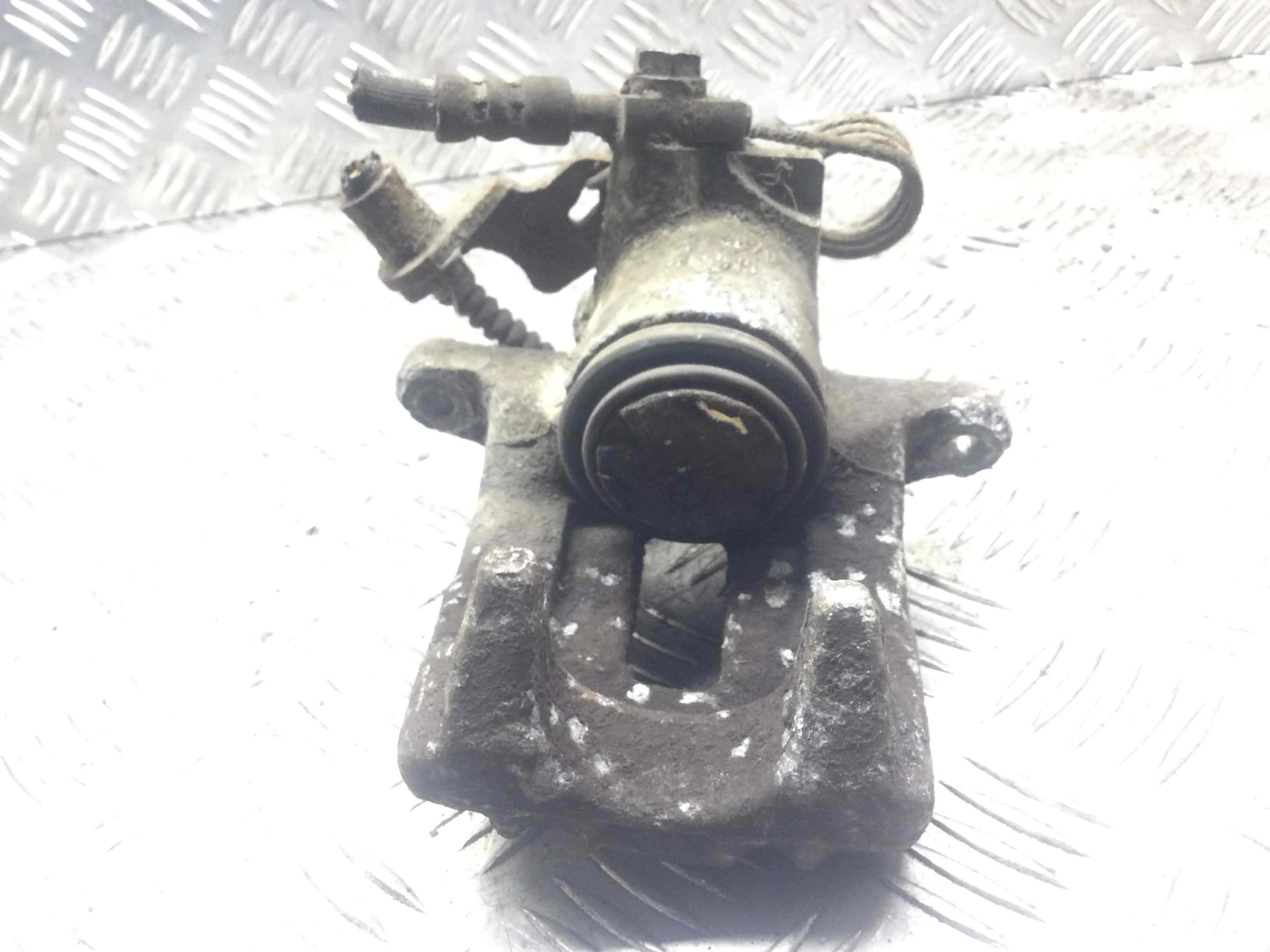 Суппорт задний правый Volkswagen Passat B5 (1996-2000) бензин 1.6 i Механика Универсал