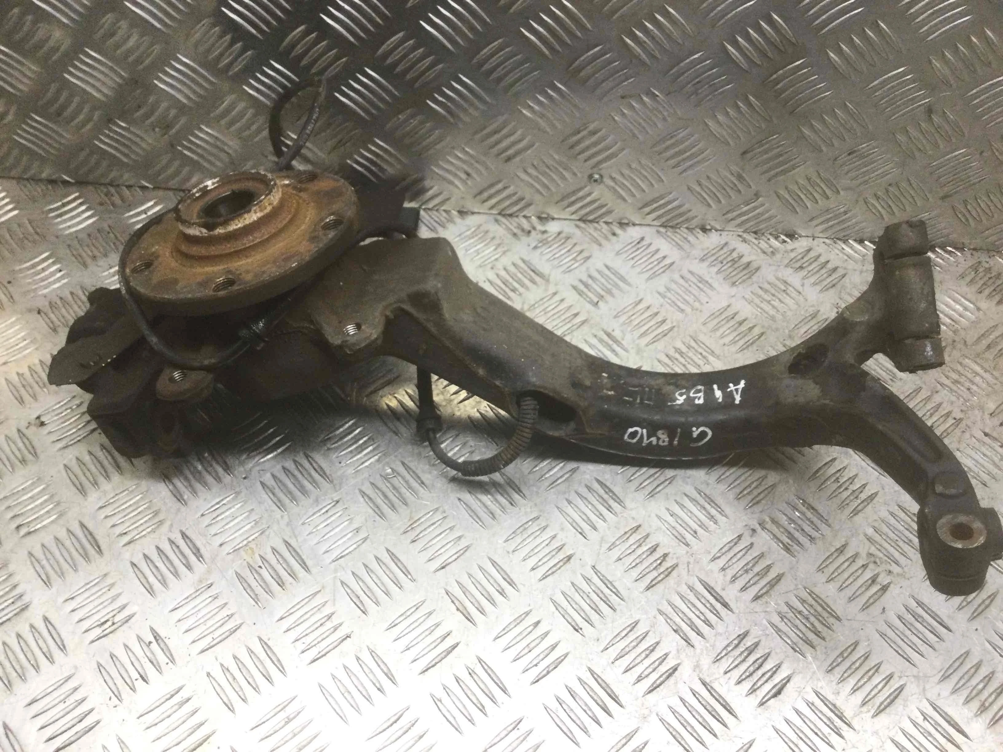 Ступица передняя левая Volkswagen Passat B5 (1996-2000) бензин 1.6 i Механика Универсал