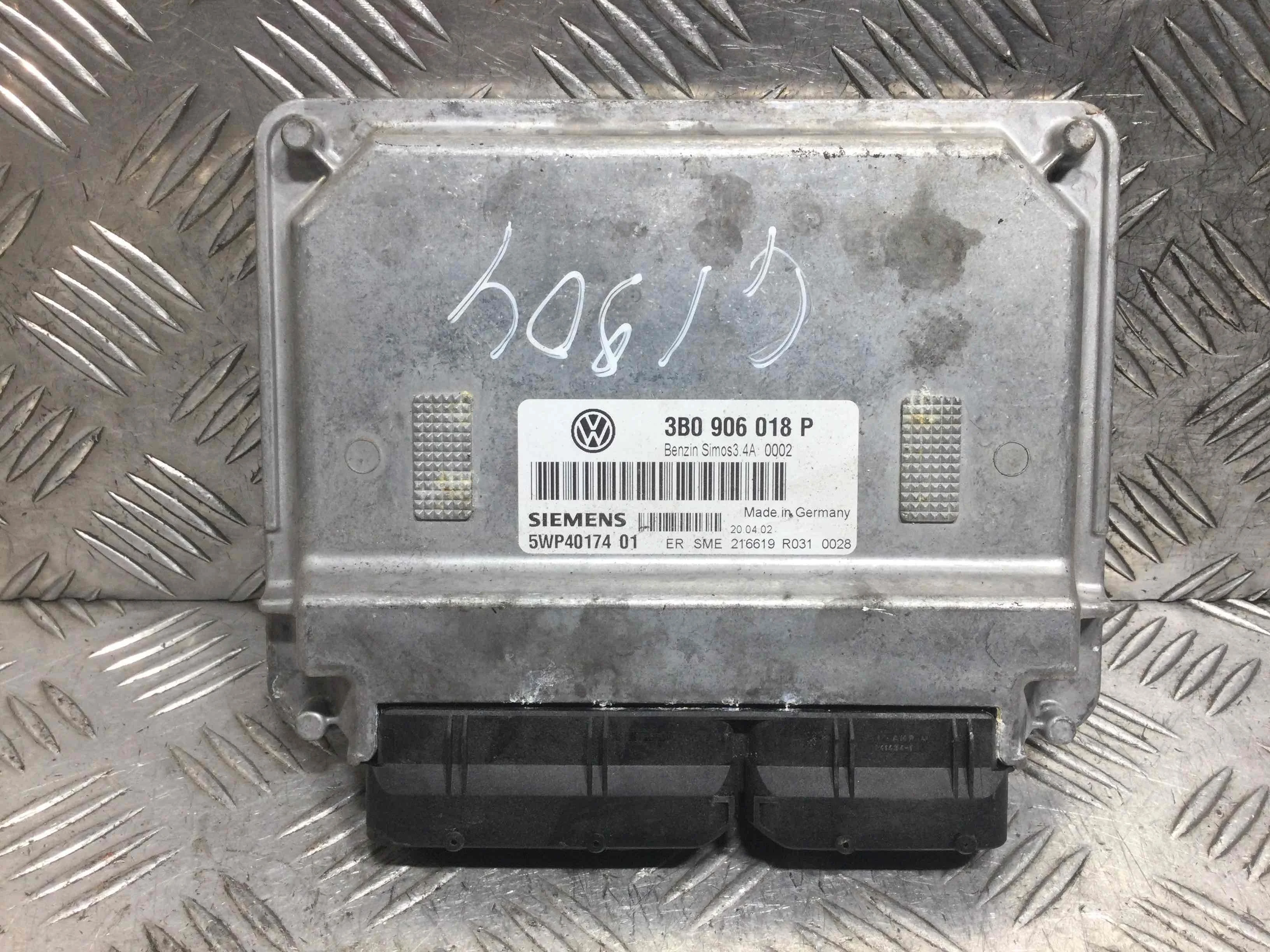Блок управления двигателем Volkswagen Passat B5+ [рестайлинг] (2000-2005) бензин 1.6 i Механика Универсал