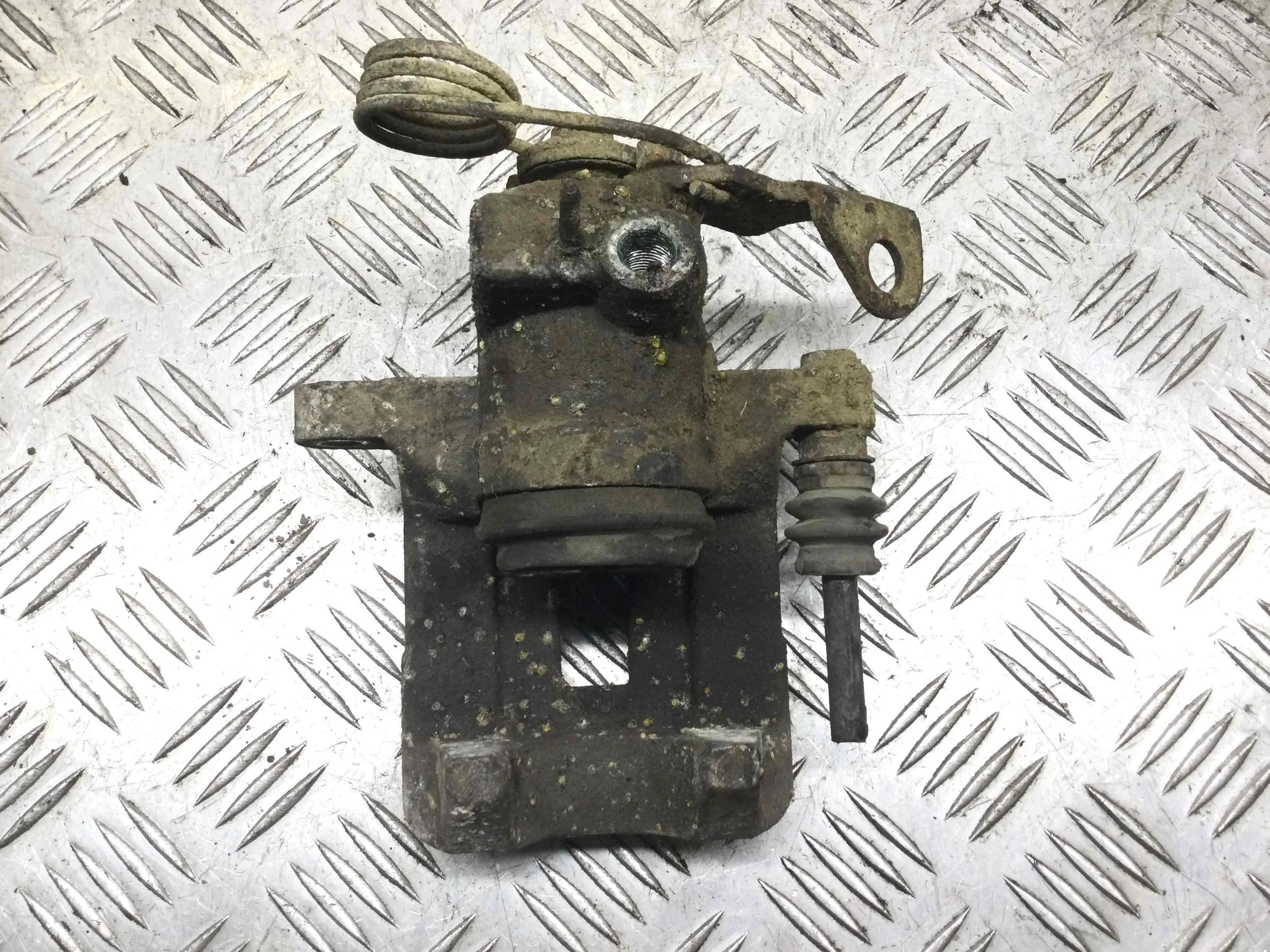 Суппорт задний левый Volkswagen Passat B5 (1996-2000) дизель 1.9 TDI Механика Универсал