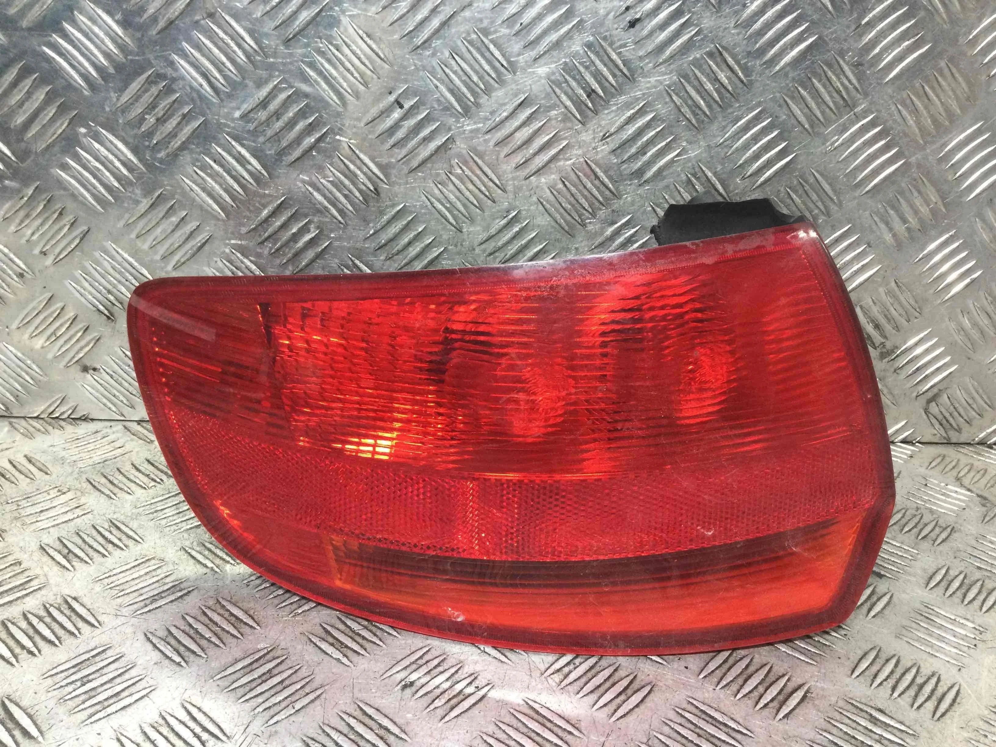 Фонарь задний левый Audi A3 8P (2003-2005) бензин 2.0 FSI Механика Х/б
