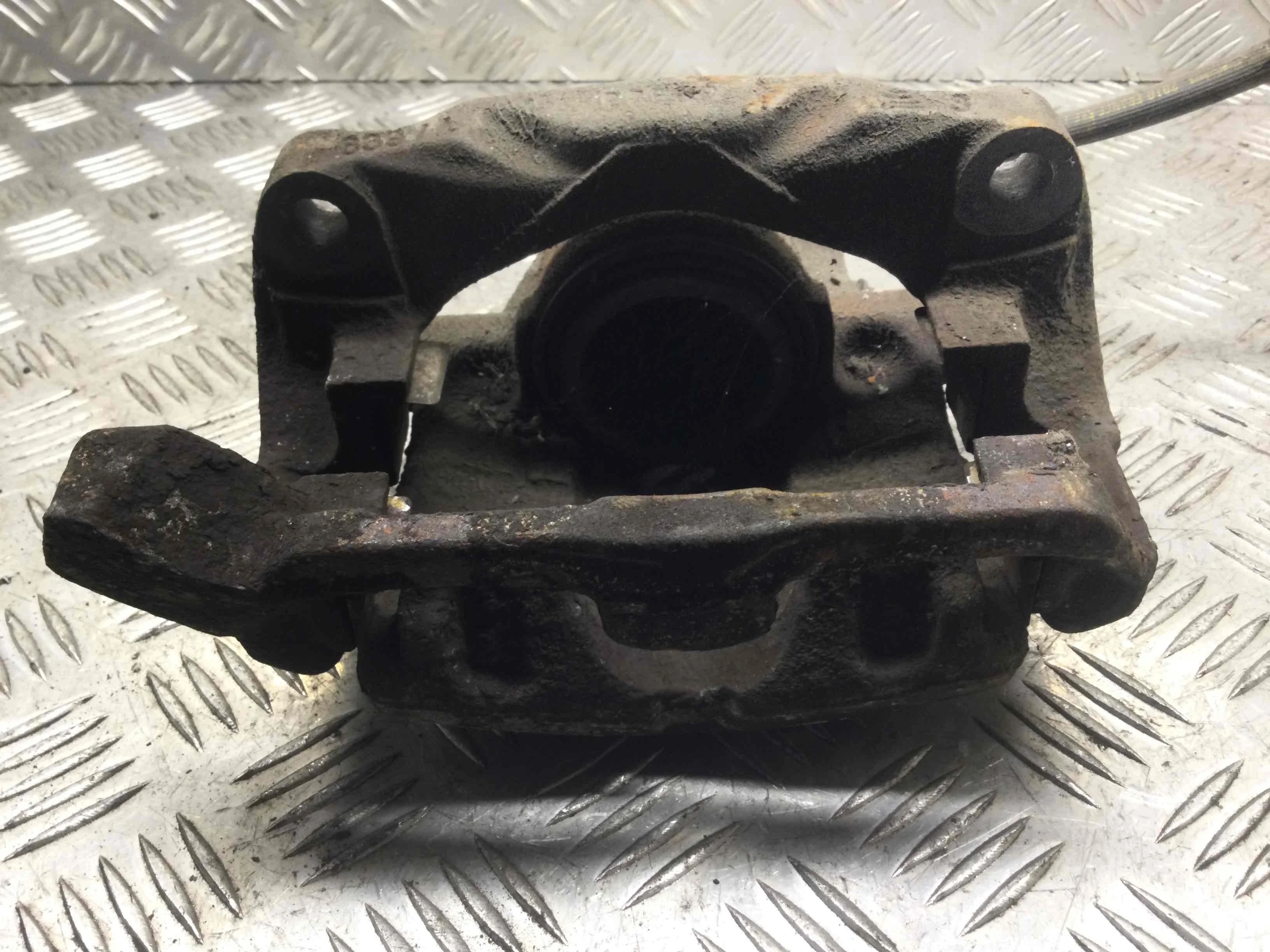 Суппорт передний правый Renault Scenic 2 поколение (2003-2006) бензин 1.6 i Механика Минивэн