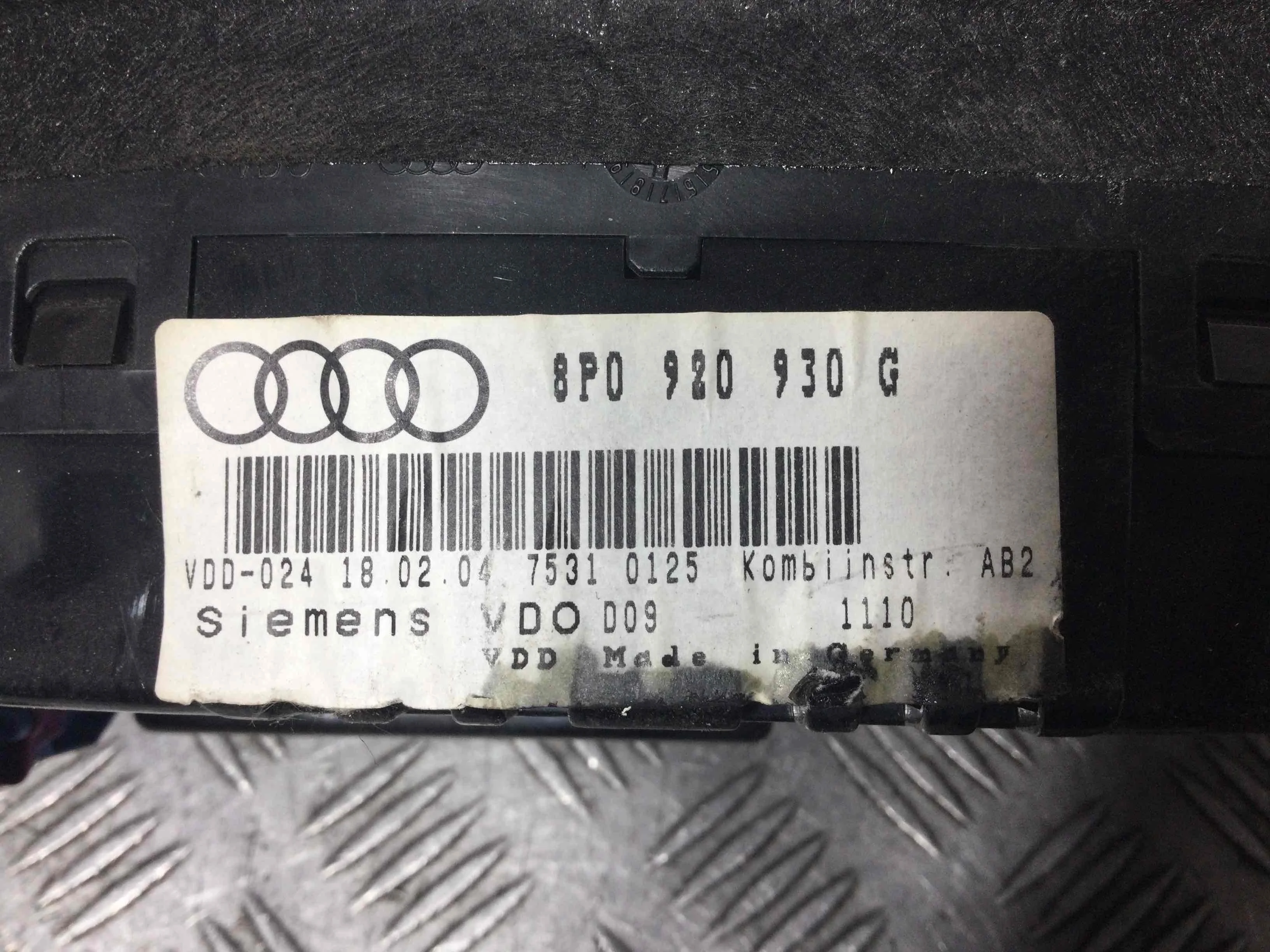 Щиток приборов (приборная панель) Audi A3 8P/8PA [рестайлинг] (2004-2008) бензин 2.0 FSI Механика Х/б