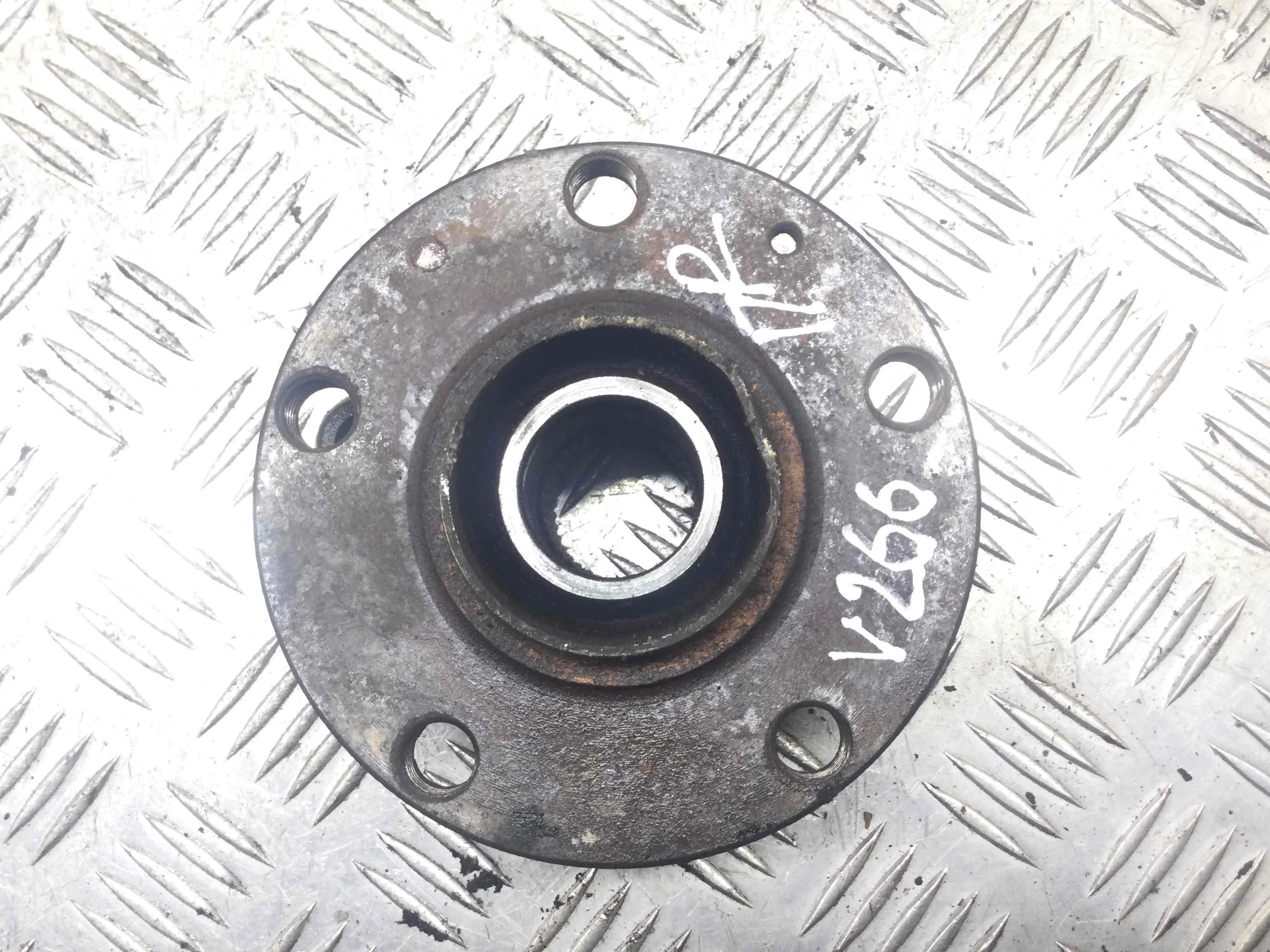 Ступица передняя правая Audi A4 B6 (2000-2005) дизель 2.5 TDI Автомат Универсал