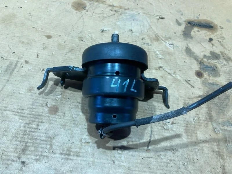 Опора двигателя левая Toyota Land Cruiser 2017 1236251010 URJ202 1VD-FTV 4.5, передняя левая