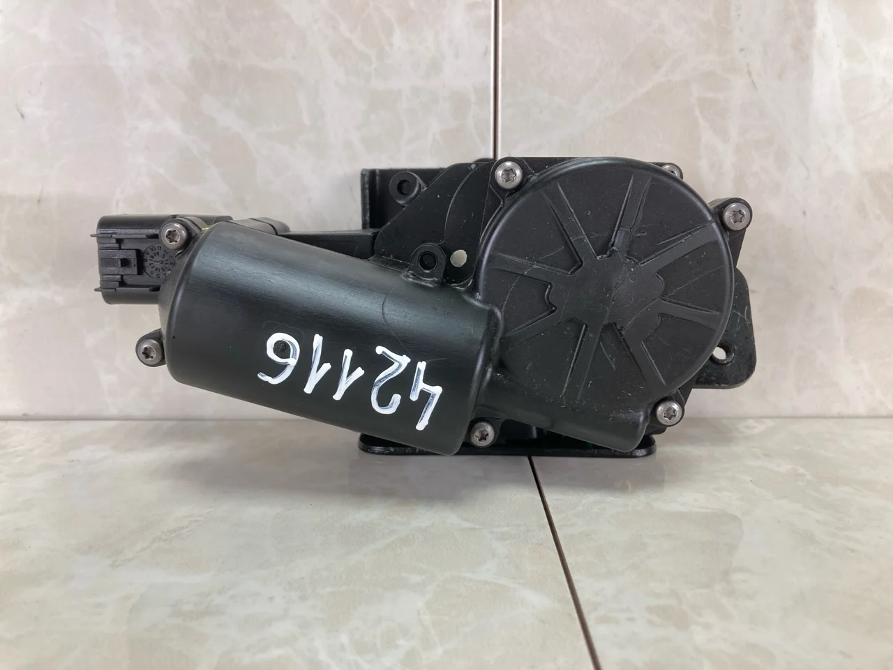 Замок крышки багажника Opel Insignia 2008-2015 13581405
