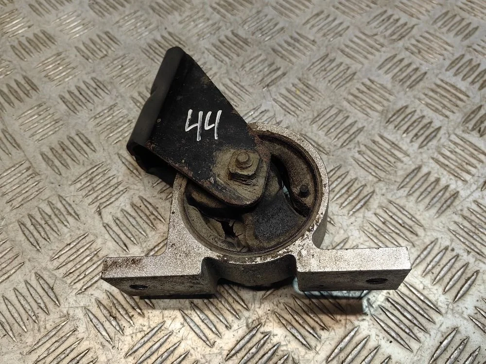 Опора двигателя передняя Nissan Almera N16