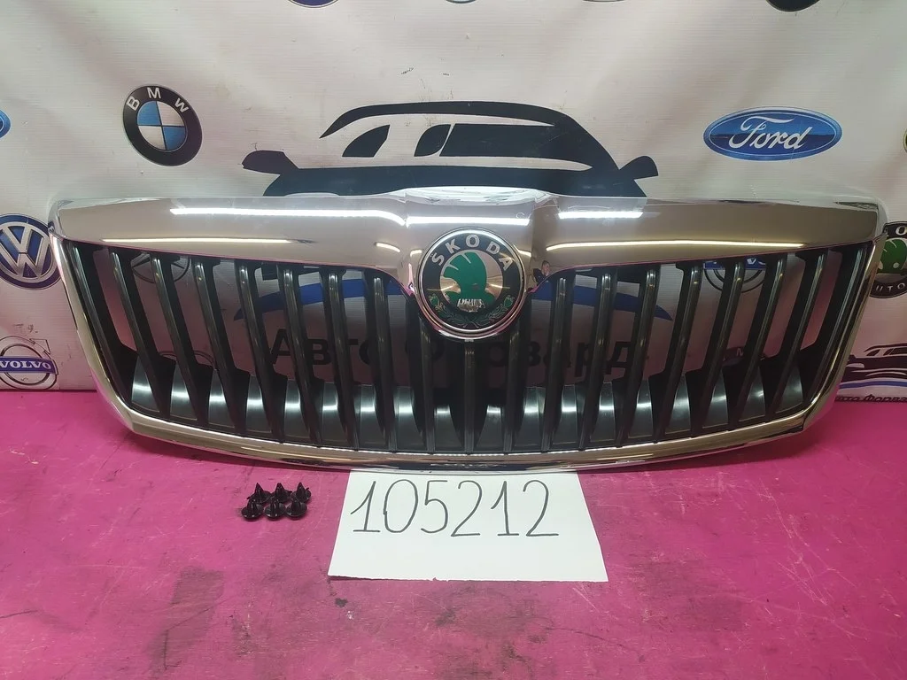 Решетка радиатора Octavia 2 2009-2013 1Z0853668A