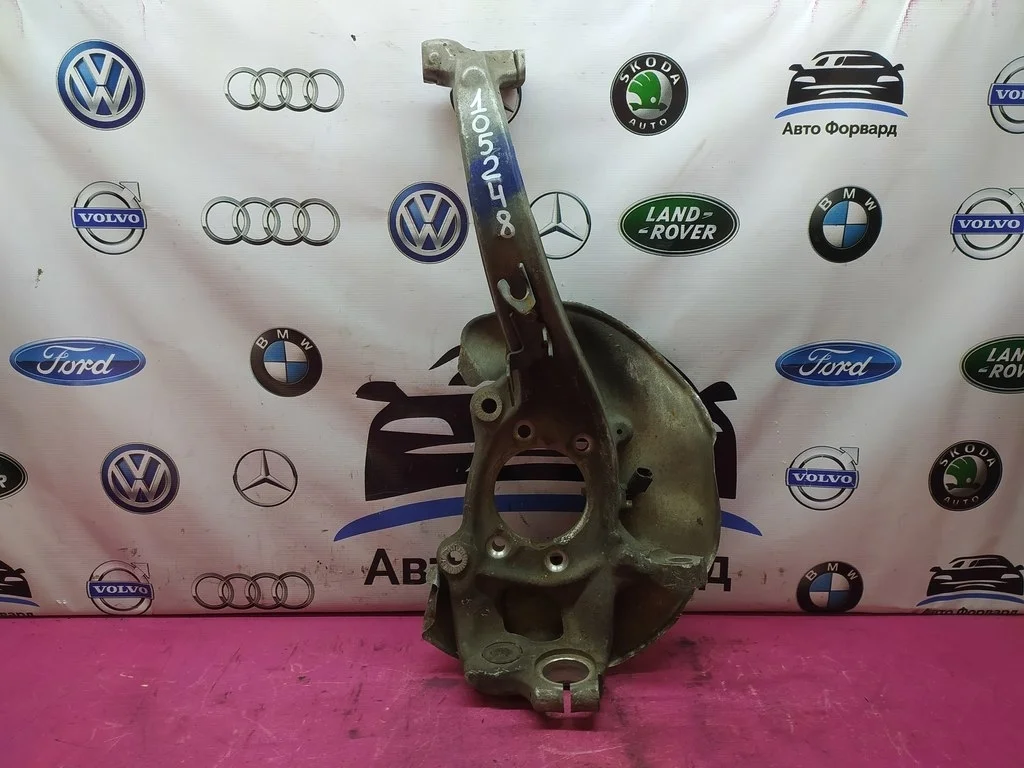 Кулак левый Audi A4 B8 Allroad A5 Q5 8K0407253R