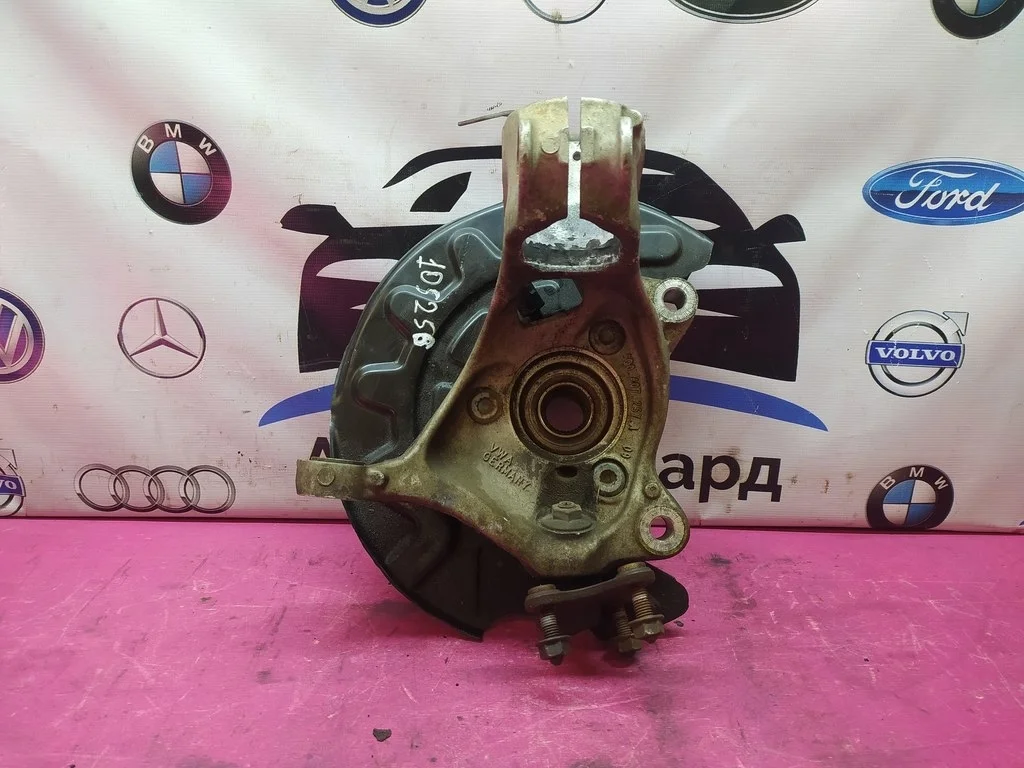 Поворотный кулак левый Octavia 3 Tiguan 2 Audi Q3