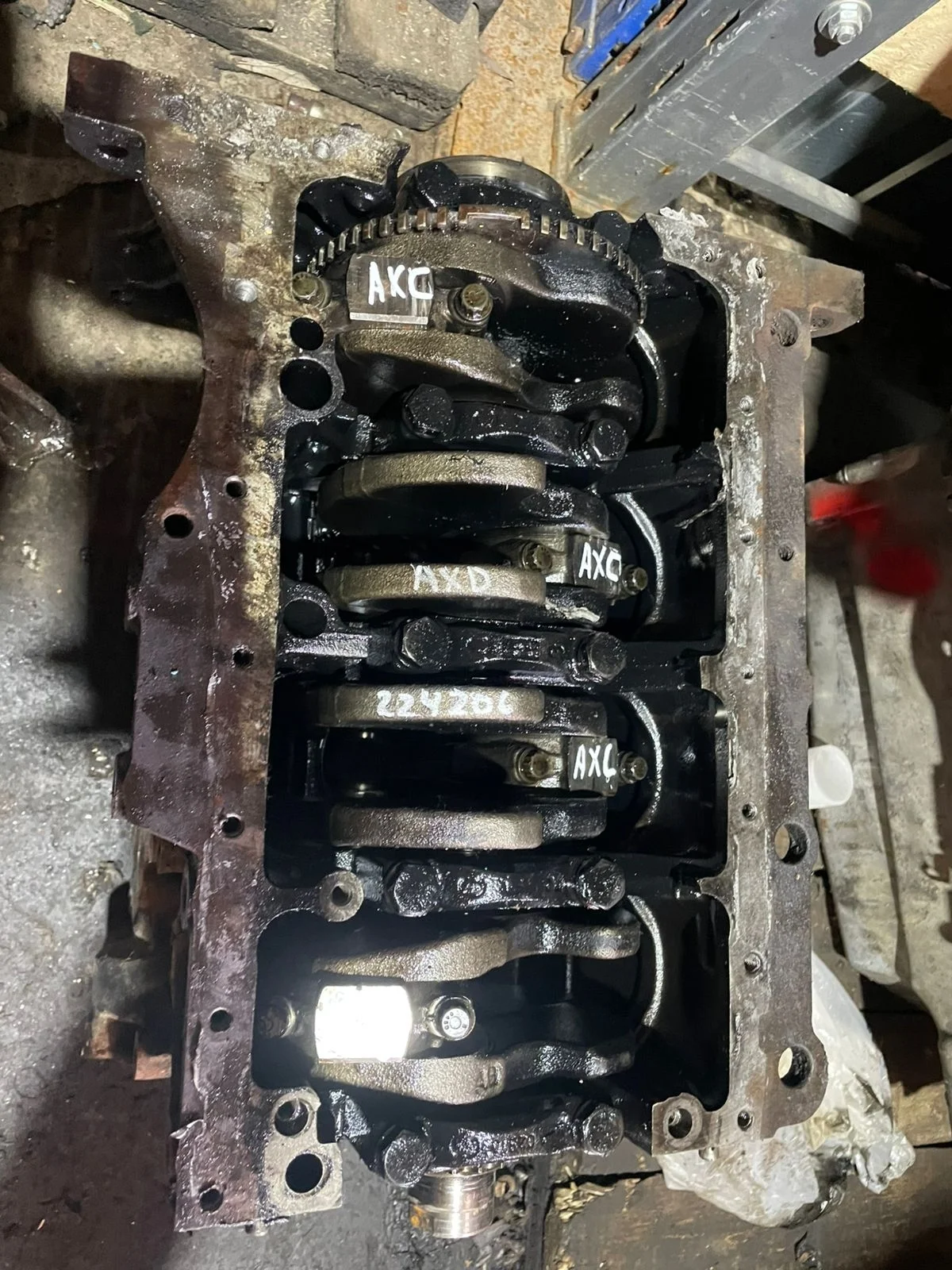 Коленвал AUDI A3, VOLKSWAGEN SHARAN, TRANSPORTER T5 2003- AXC Б/У A3(1997-2003);A4 8D(1995-2001);A6 C5(1997-2004);GOLF 4(1998-2004);PASSAT B5(1997-2000)