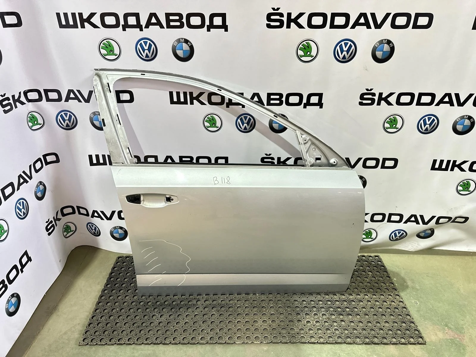 Дверь Skoda Octavia 2015 5E0831052A A7 (5E) 2.0 CKFC, передняя правая