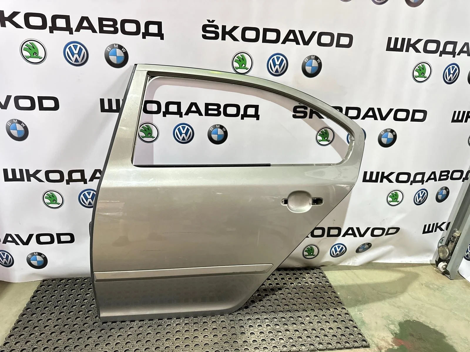 Дверь Skoda Octavia 2011 1Z5833055 A5 (1Z) 1.2 CBZB, задняя левая
